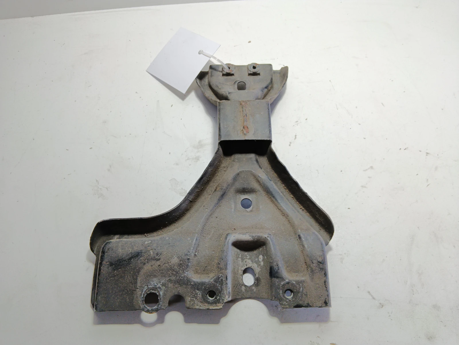 планка 5N0805567F  VW Tiguan