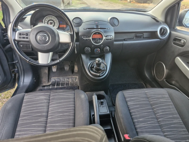 Mazda 2, снимка 12 - Автомобили и джипове - 48509862