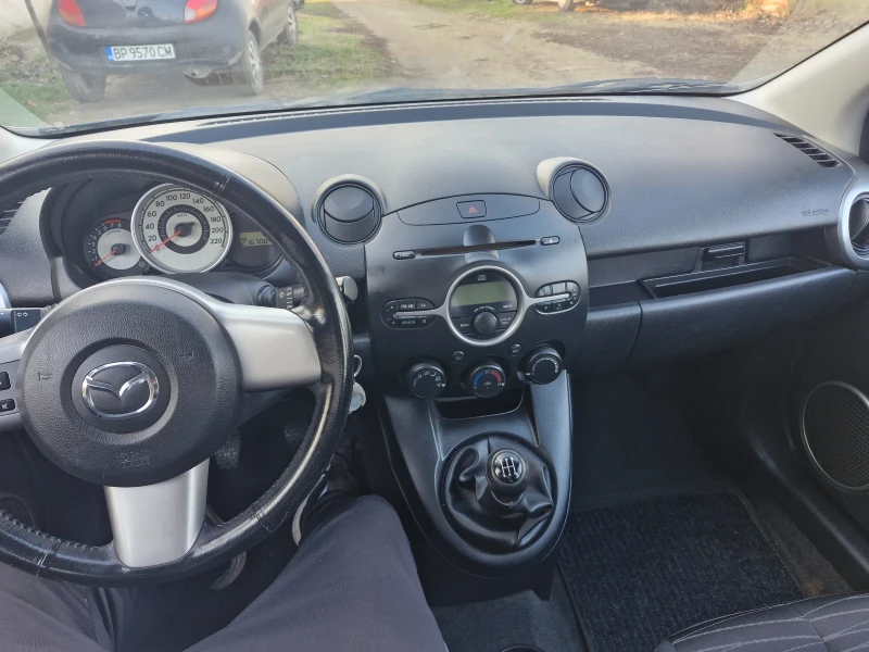 Mazda 2, снимка 10 - Автомобили и джипове - 48509862