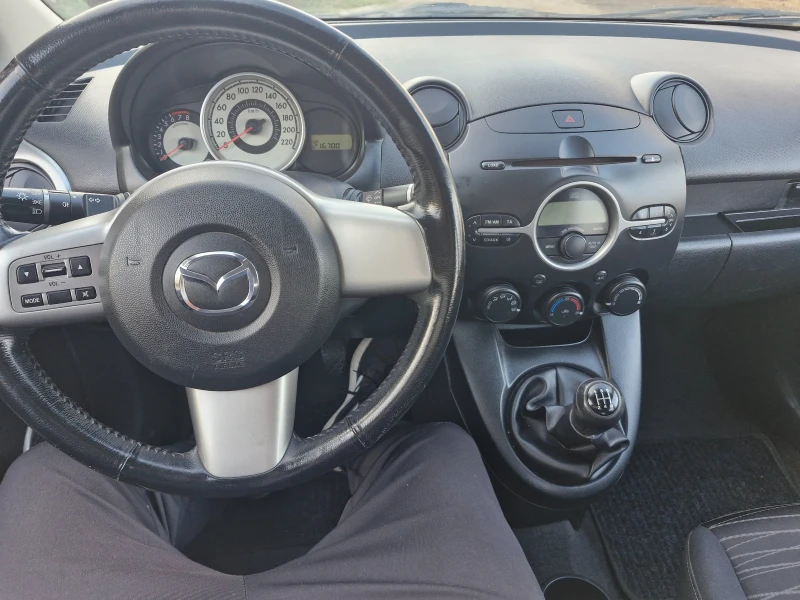 Mazda 2, снимка 9 - Автомобили и джипове - 48509862