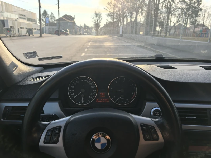 BMW 320, снимка 13 - Автомобили и джипове - 49410469