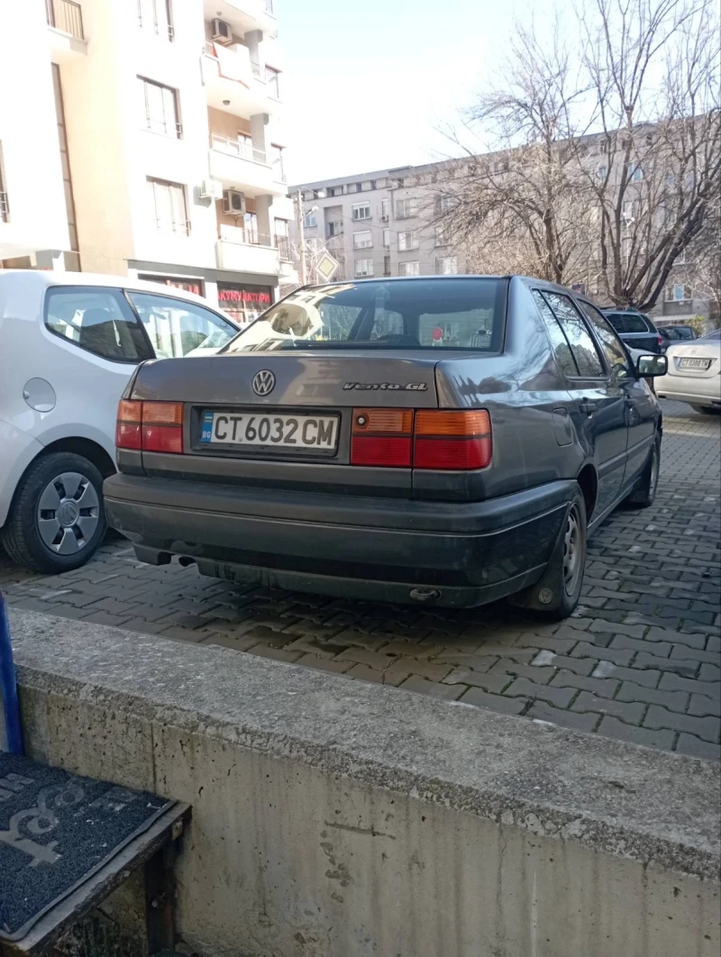 VW Vento GL, снимка 4 - Автомобили и джипове - 49593570