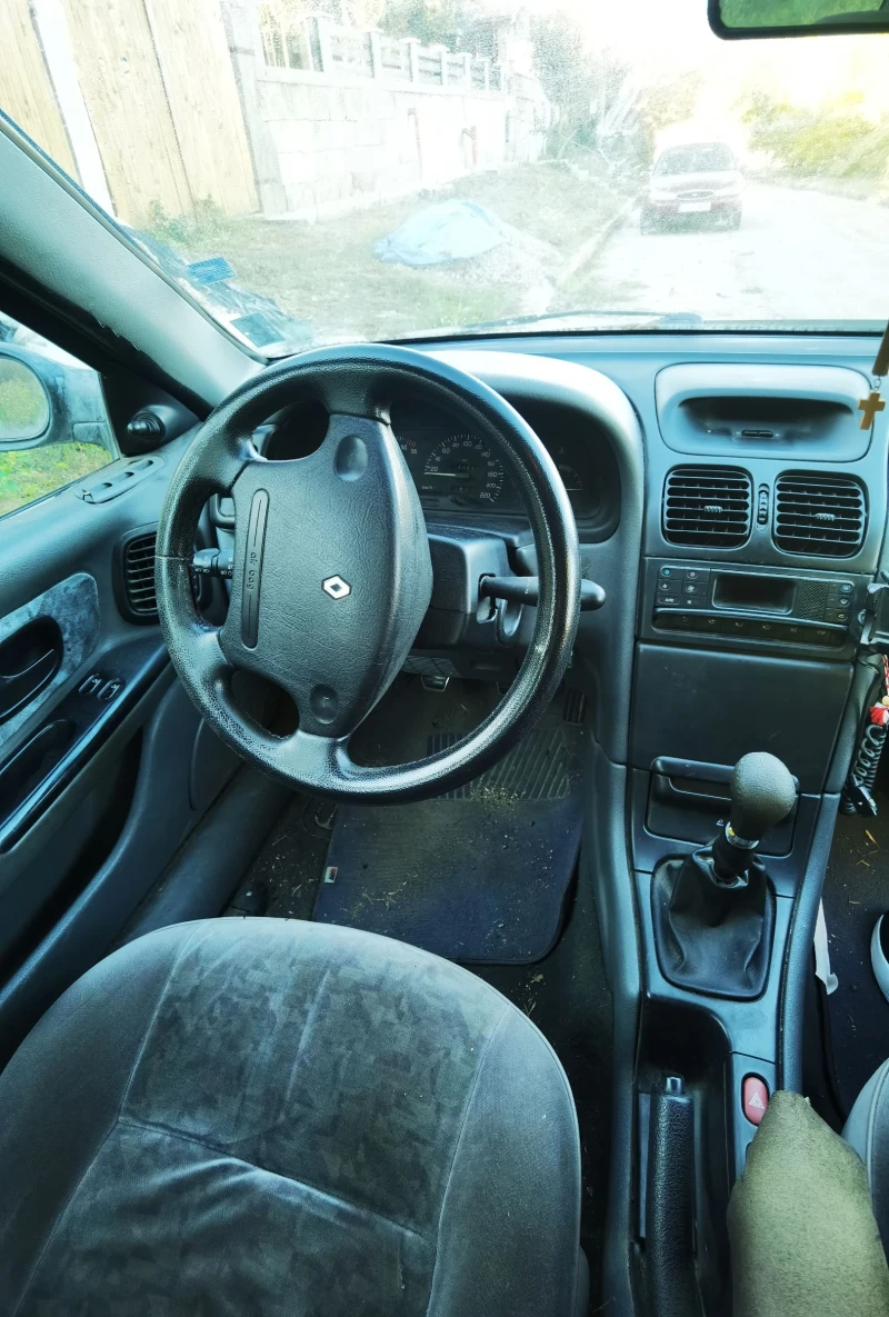 Renault Laguna, снимка 6 - Автомобили и джипове - 52283827