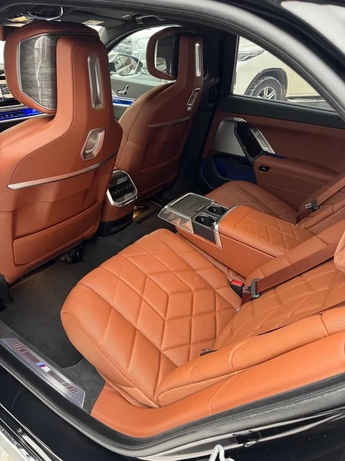 BMW 760 e-Hybrid M-Sport, Massage, B/W, снимка 8 - Автомобили и джипове - 53972058