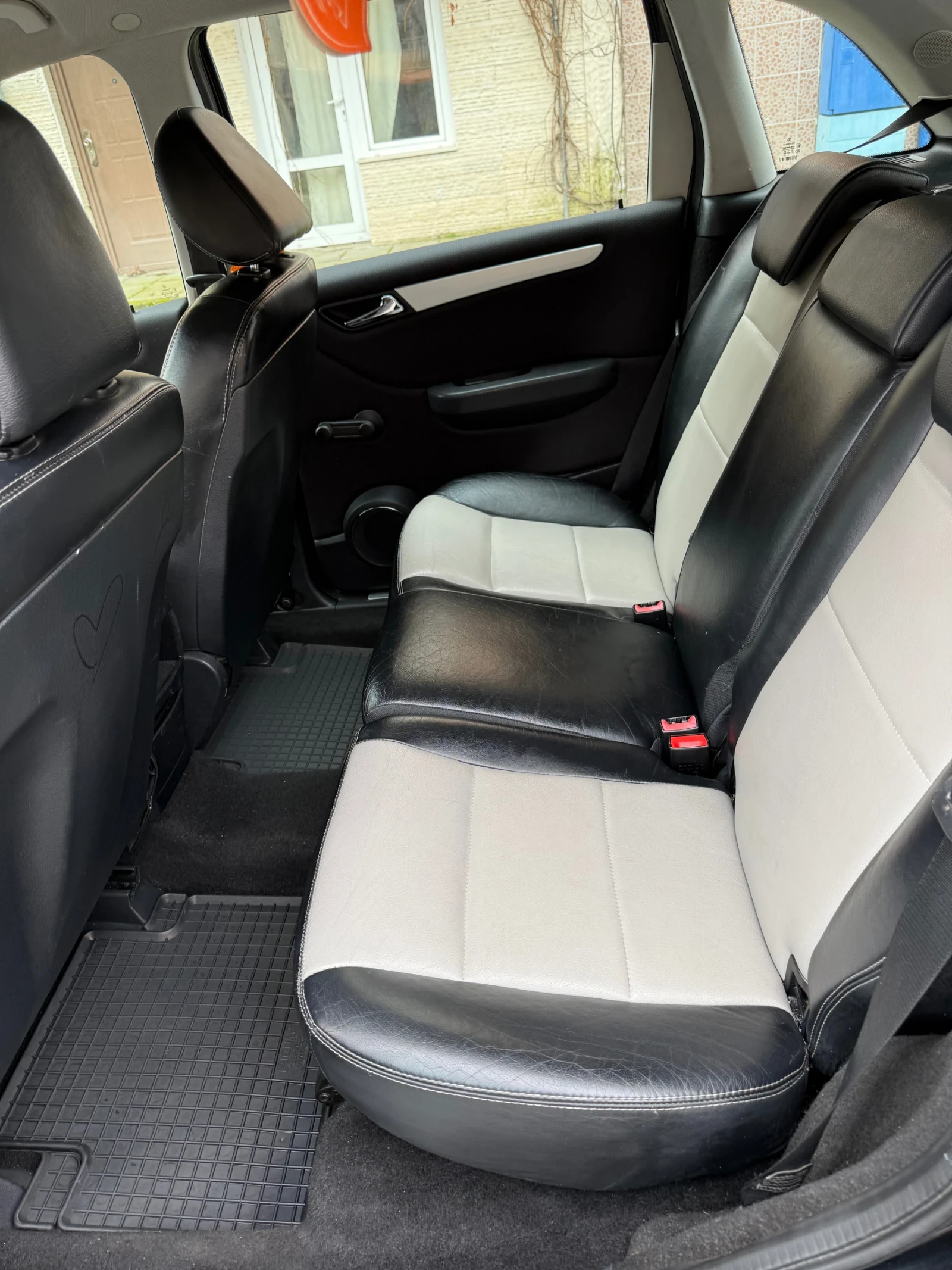 Mercedes-Benz B 200  - изображение 10