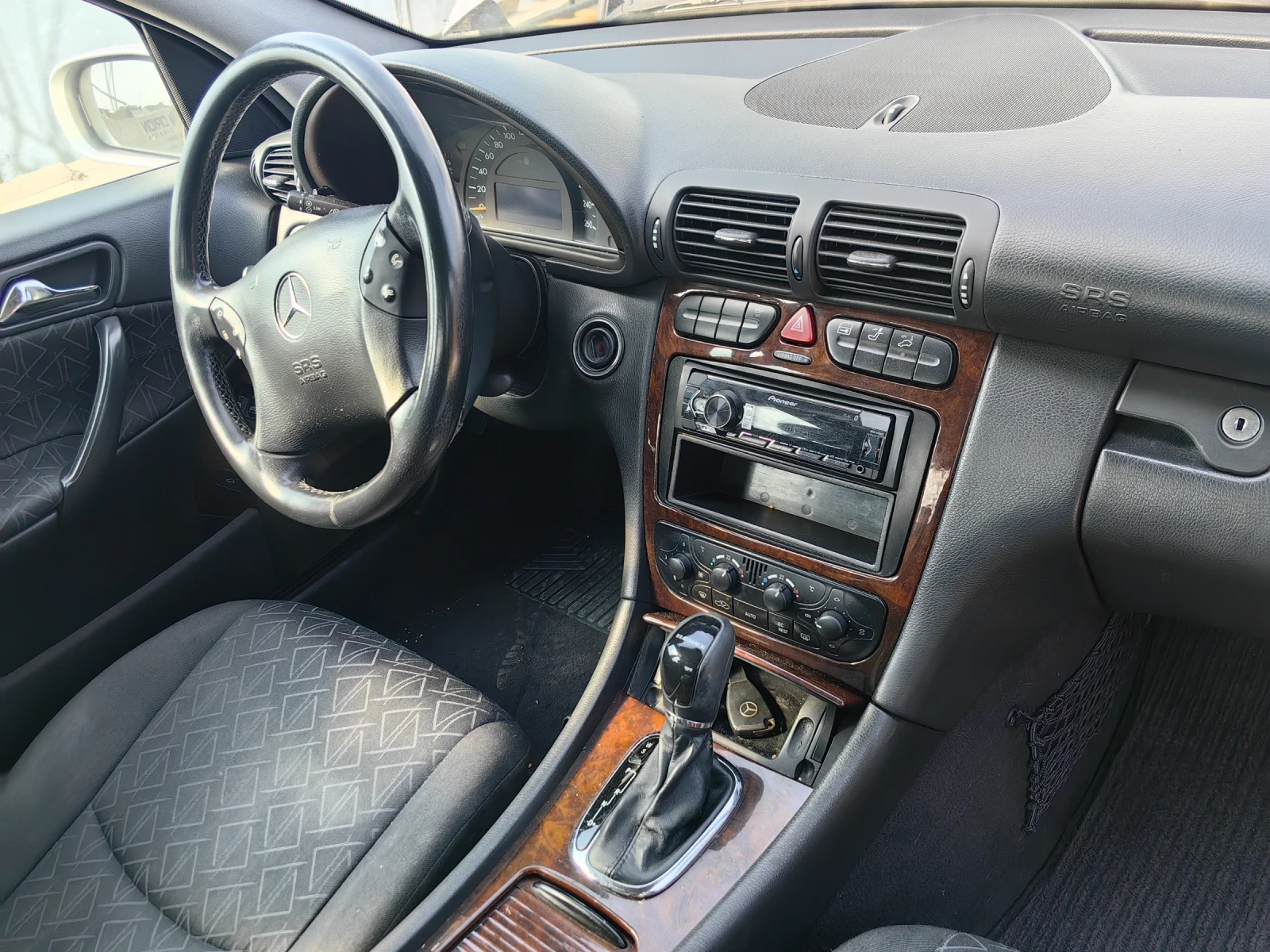 Mercedes-Benz C 270, снимка 4 - Автомобили и джипове - 53773299