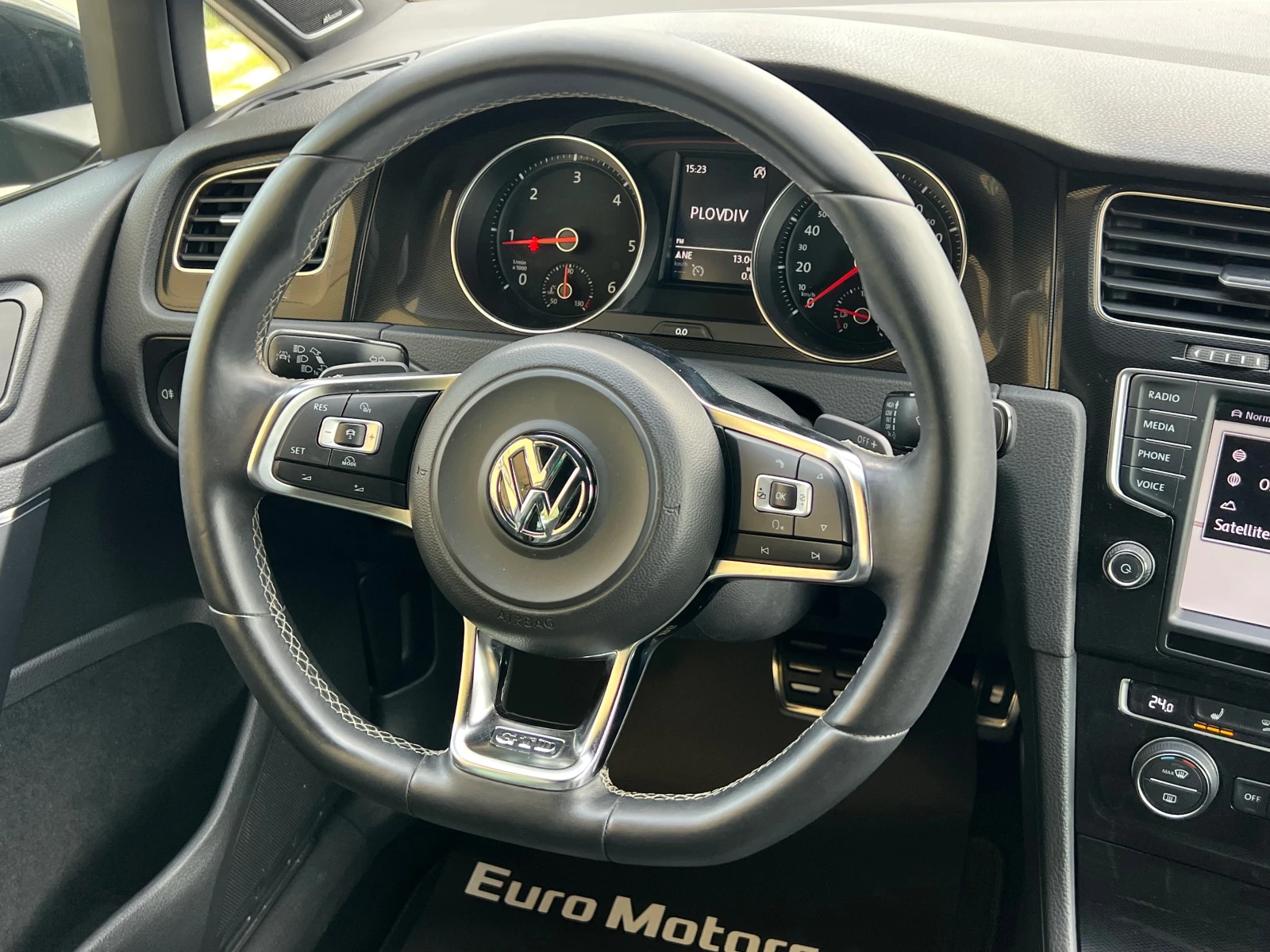 VW Golf 2.0TDI-GTD-185ps-DSG, DISTR, LED, KEY-GO-NAVI-DYNA, снимка 11 - Автомобили и джипове - 54214303