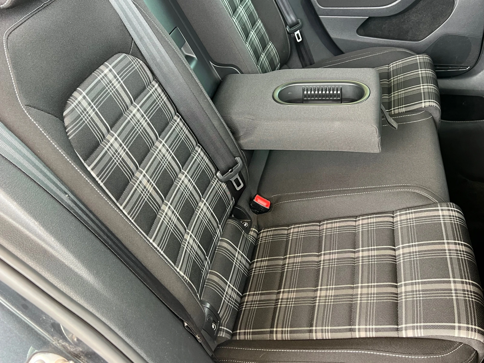 VW Golf 2.0TDI-GTD-185ps-DSG, DISTR, LED, KEY-GO-NAVI-DYNA, снимка 12 - Автомобили и джипове - 54214303