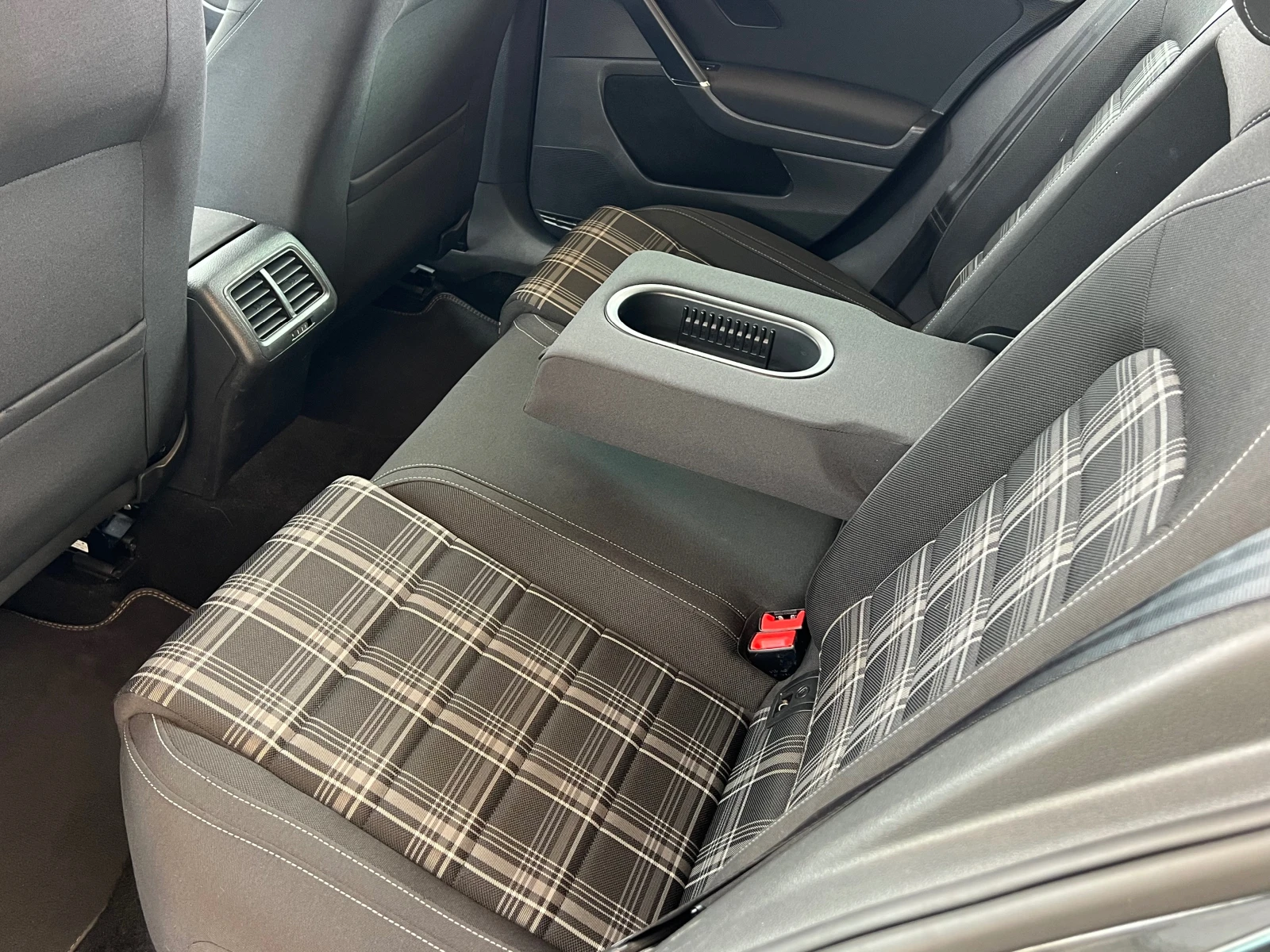 VW Golf 2.0TDI-GTD-185ps-DSG, DISTR, LED, KEY-GO-NAVI-DYNA, снимка 13 - Автомобили и джипове - 54214303