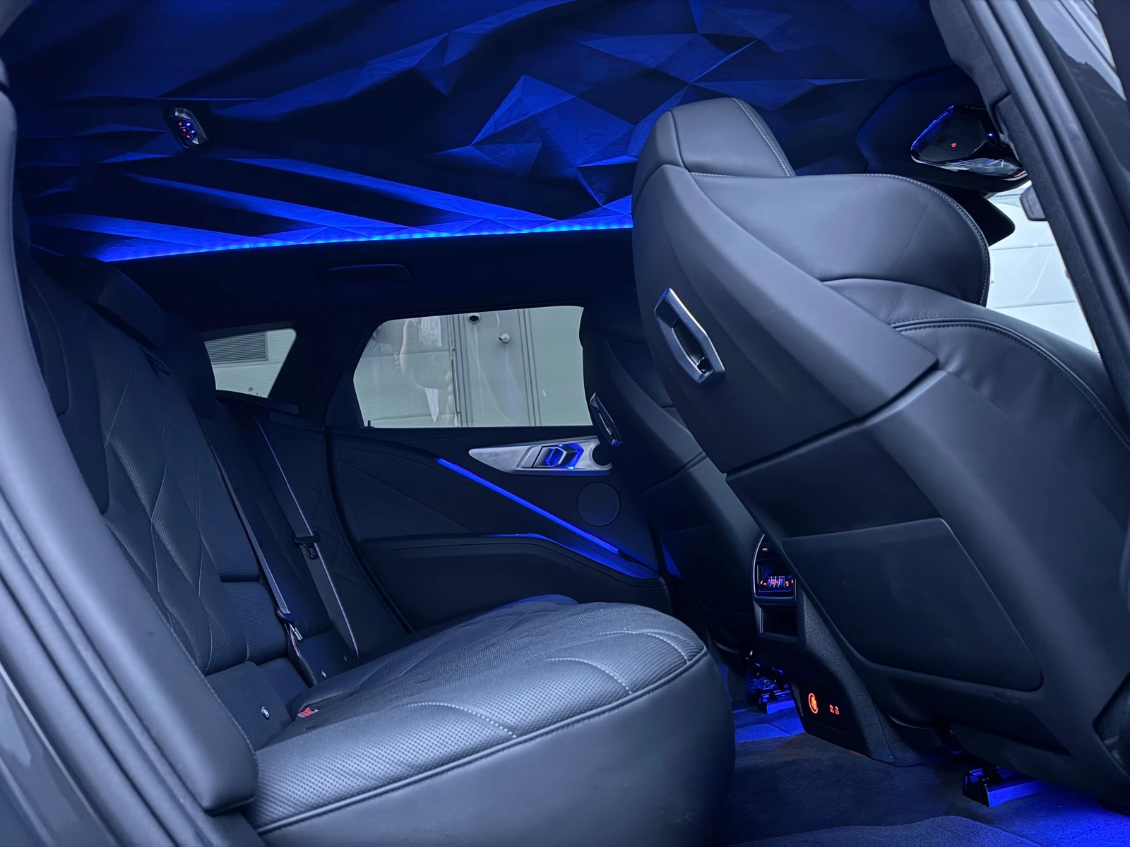 BMW XM V8* Plug in Hybrid* 26KM* 2025* M* TOP*  | Mobile.bg � ����������� 12