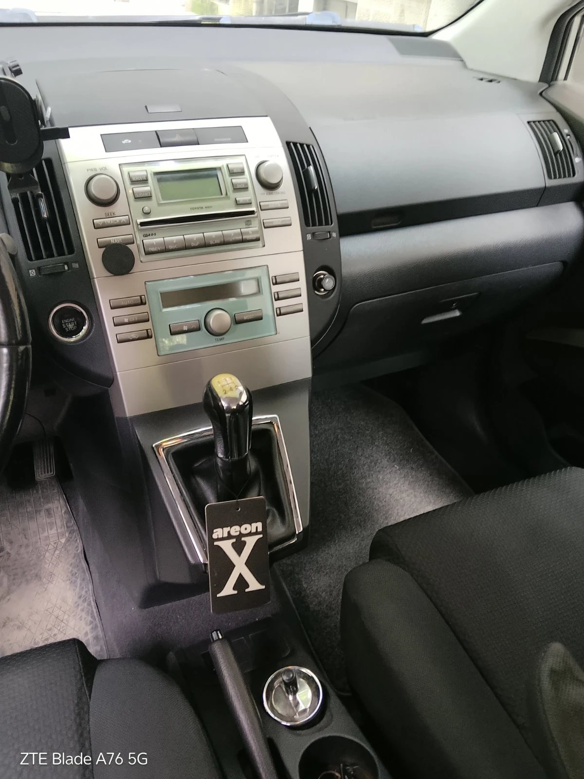 Toyota Corolla verso 2.0 D-4D, снимка 7 - Автомобили и джипове - 54817689