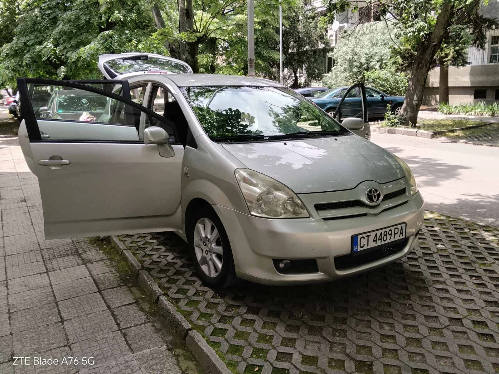 Toyota Corolla verso 2.0 D-4D, снимка 10 - Автомобили и джипове - 54817689