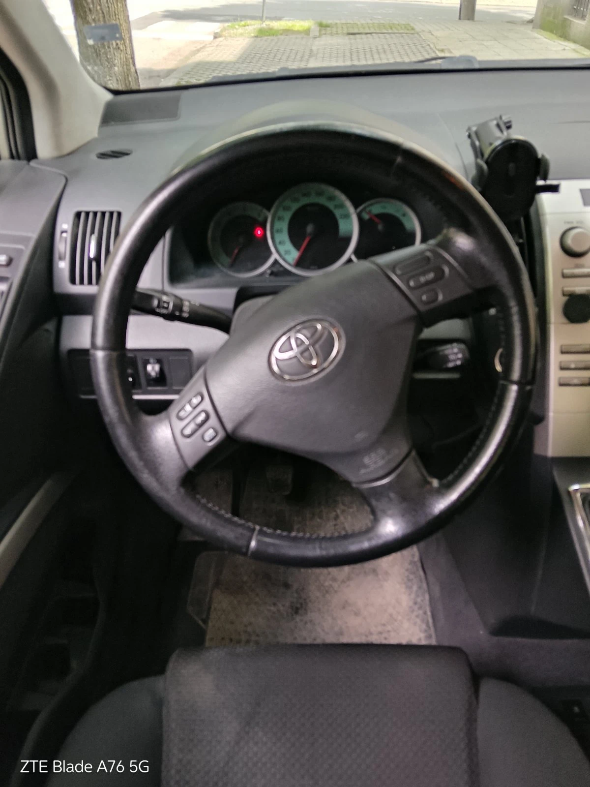 Toyota Corolla verso 2.0 D-4D, снимка 5 - Автомобили и джипове - 54817689