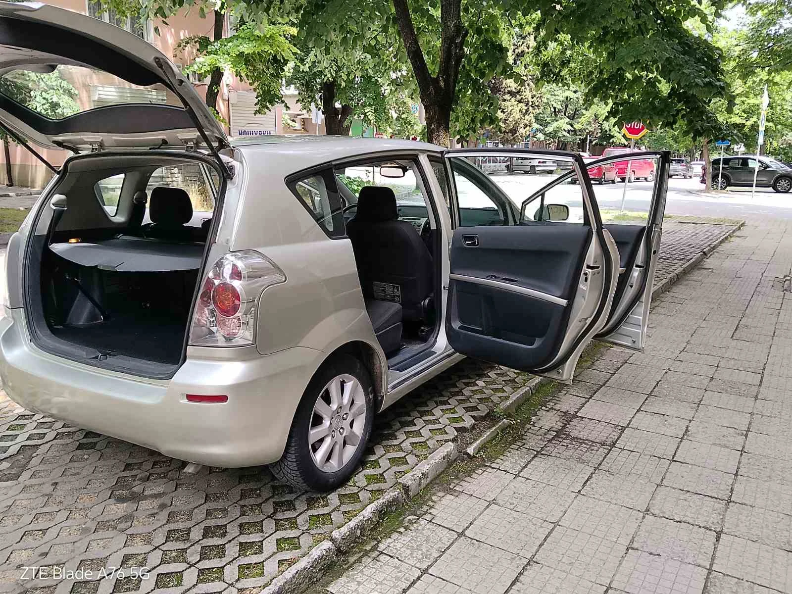 Toyota Corolla verso 2.0 D-4D, снимка 11 - Автомобили и джипове - 54817689