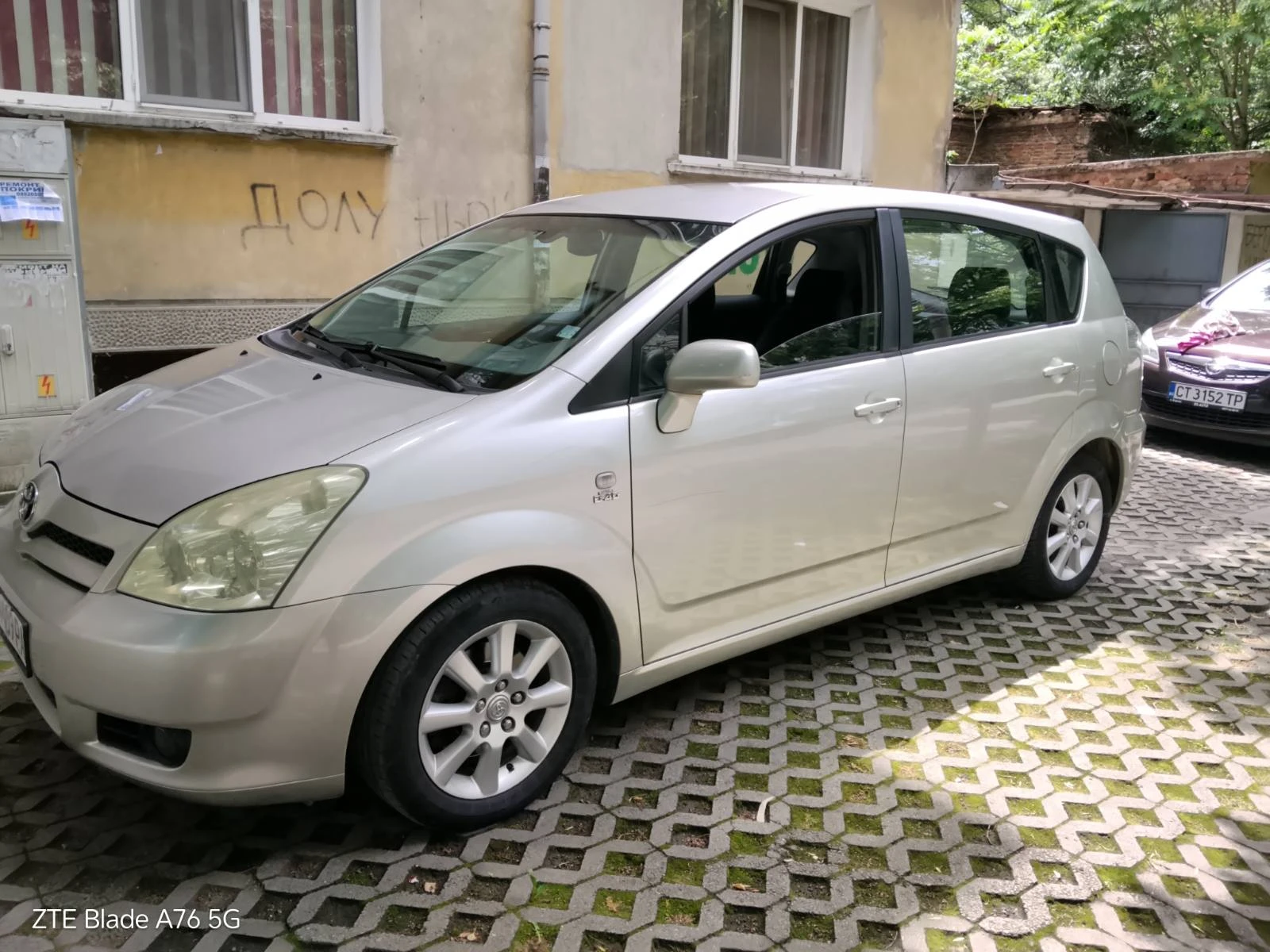 Toyota Corolla verso 2.0 D-4D, снимка 4 - Автомобили и джипове - 54817689
