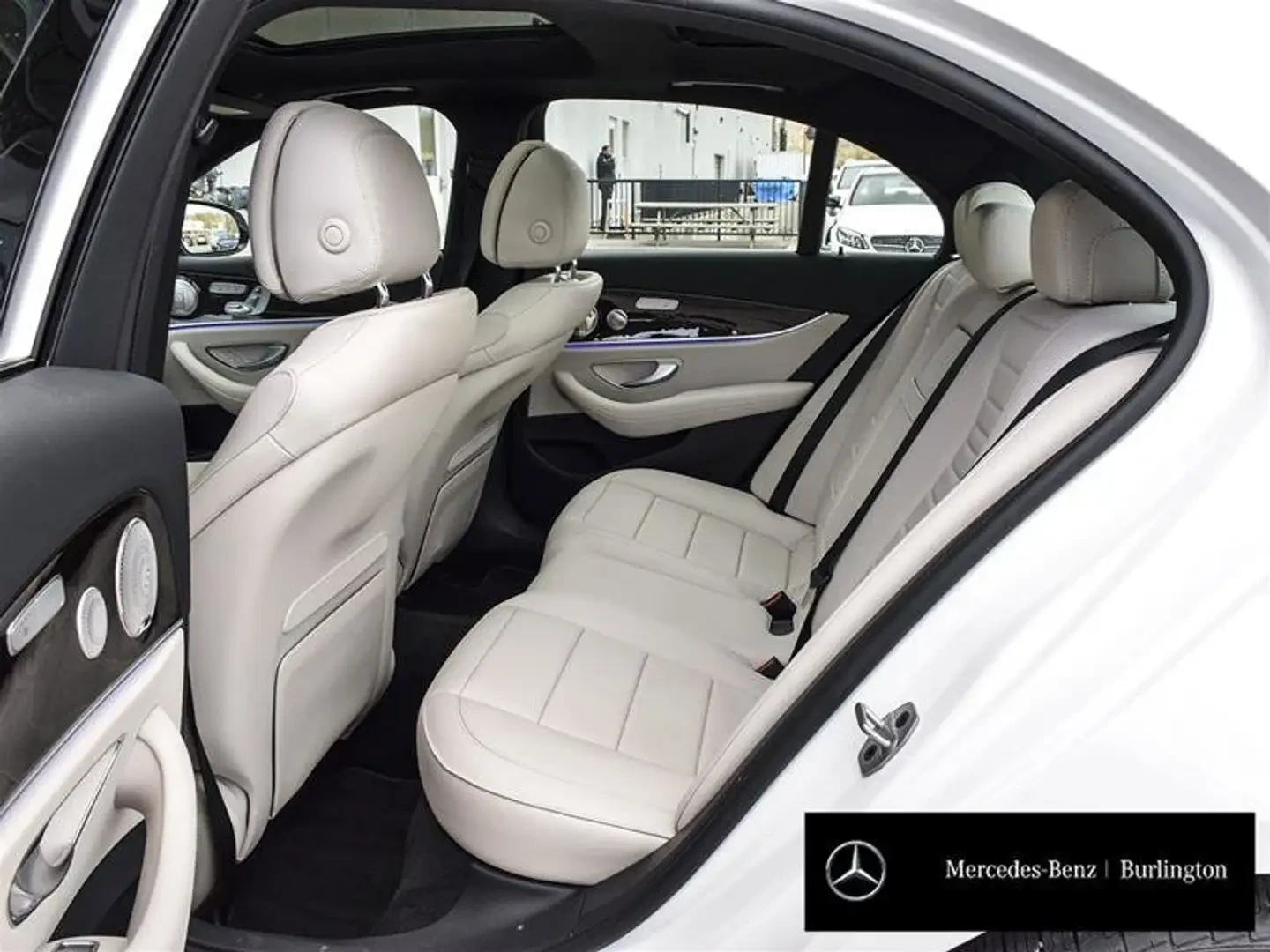 Mercedes-Benz E 450, снимка 11 - Автомобили и джипове - 54837477