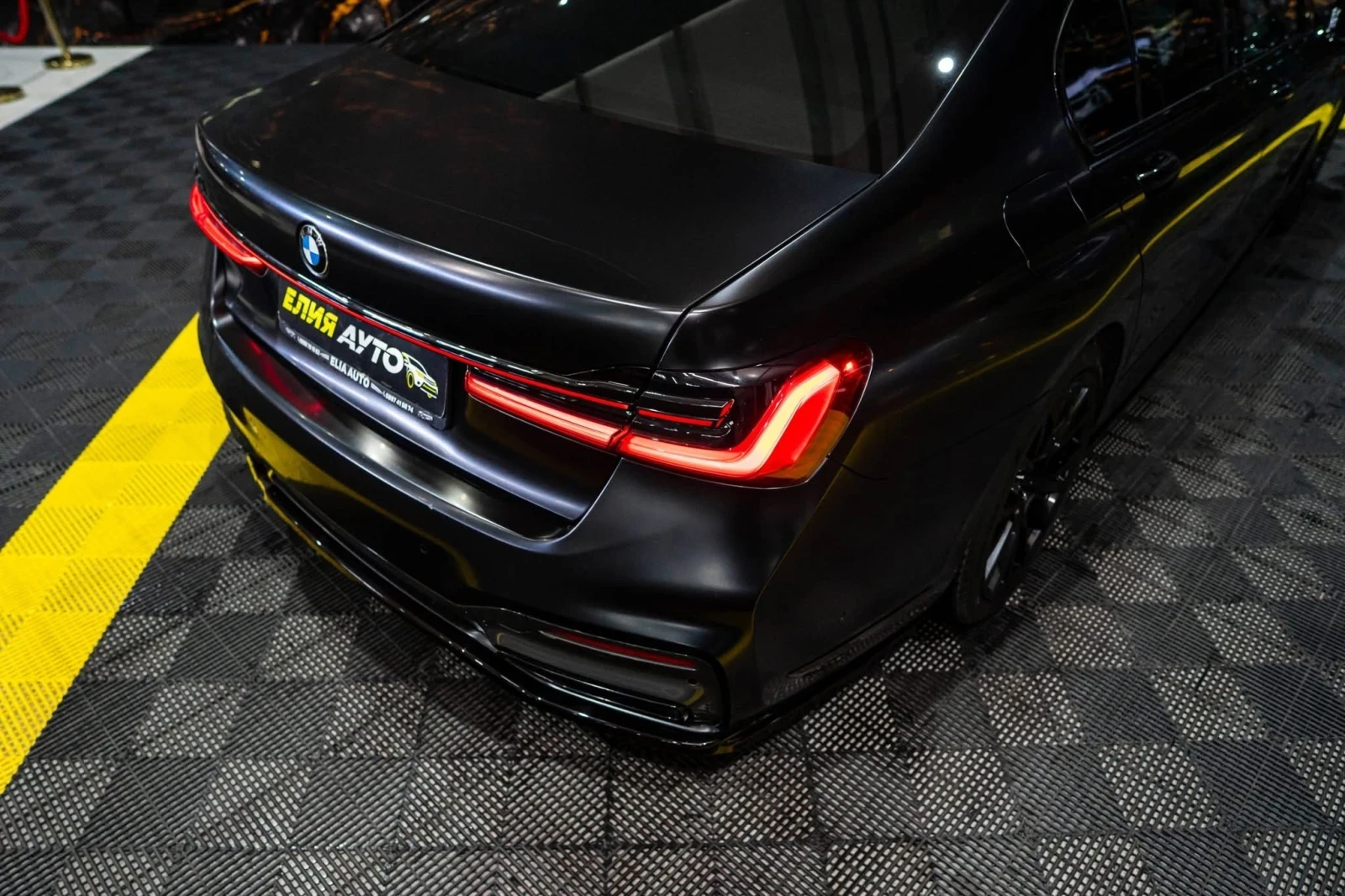BMW 750 D XDRIVE BLACK FIRE EDITION 1OF150 ЛИЗИНГ 100%, снимка 9 - Автомобили и джипове - 54875632