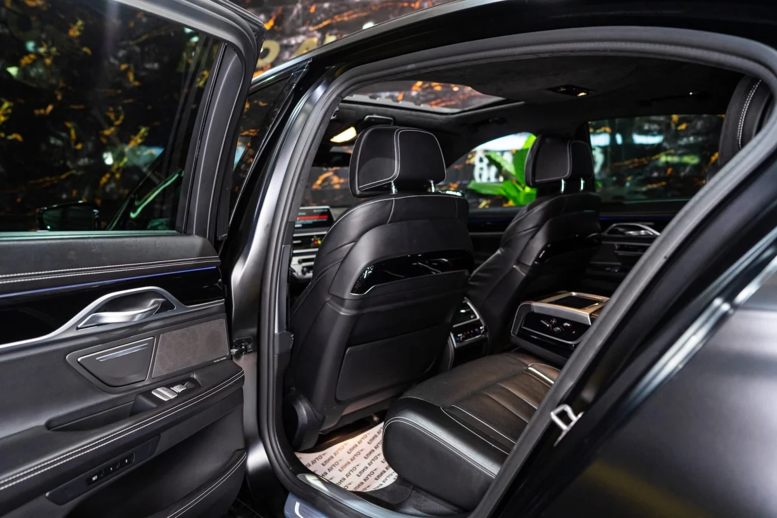 BMW 750 D XDRIVE BLACK FIRE EDITION 1OF150 ЛИЗИНГ 100%, снимка 15 - Автомобили и джипове - 54875632