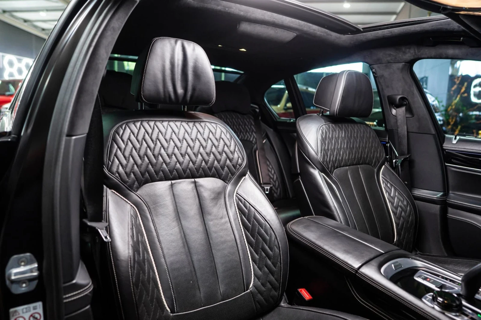 BMW 750 D XDRIVE BLACK FIRE EDITION 1OF150 ЛИЗИНГ 100%, снимка 14 - Автомобили и джипове - 54875632