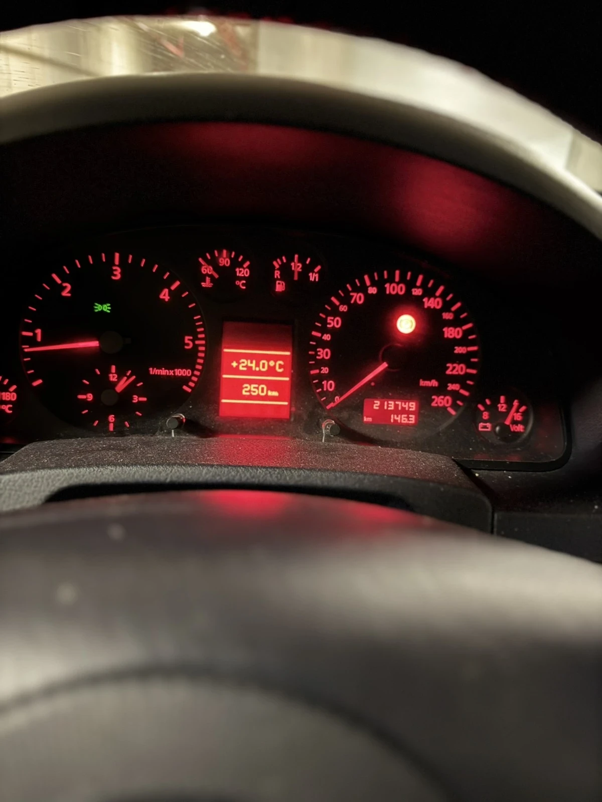 Audi A6 2.5 TDI, снимка 8 - Автомобили и джипове - 55648921