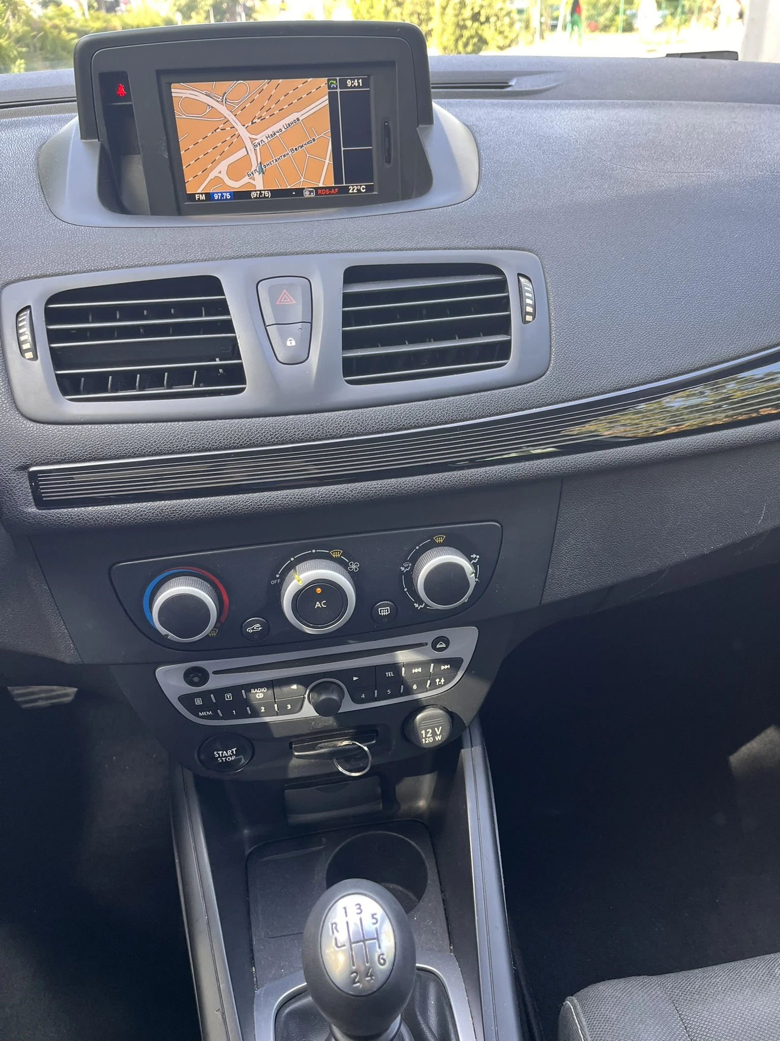 Renault Megane 1.5 DCI/NAVI, снимка 13 - Автомобили и джипове - 56080496