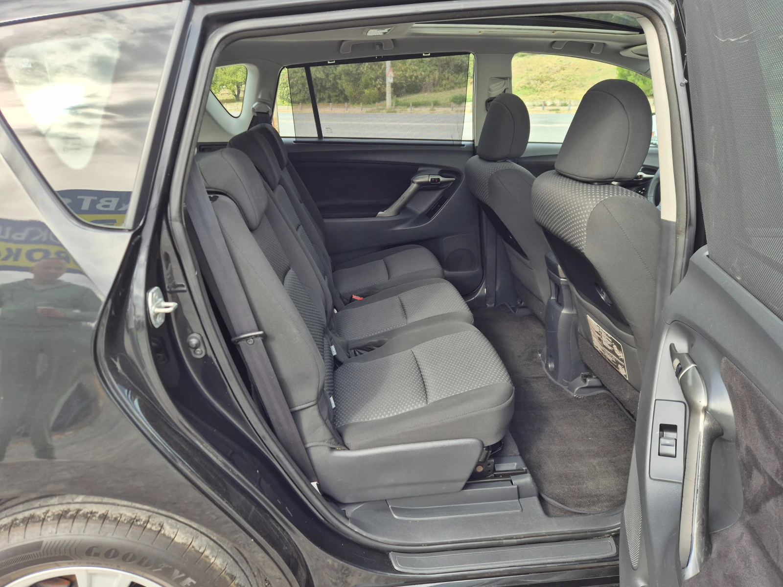 Toyota Corolla verso 2.0D-4D 126кс, снимка 10 - Автомобили и джипове - 56172747