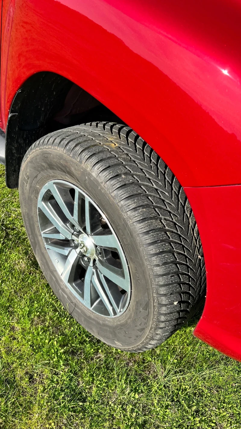 Toyota Hilux Invicible, снимка 4 - Автомобили и джипове - 52942488