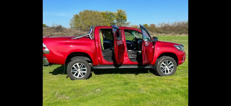 Toyota Hilux Invicible, снимка 17 - Автомобили и джипове - 52942488