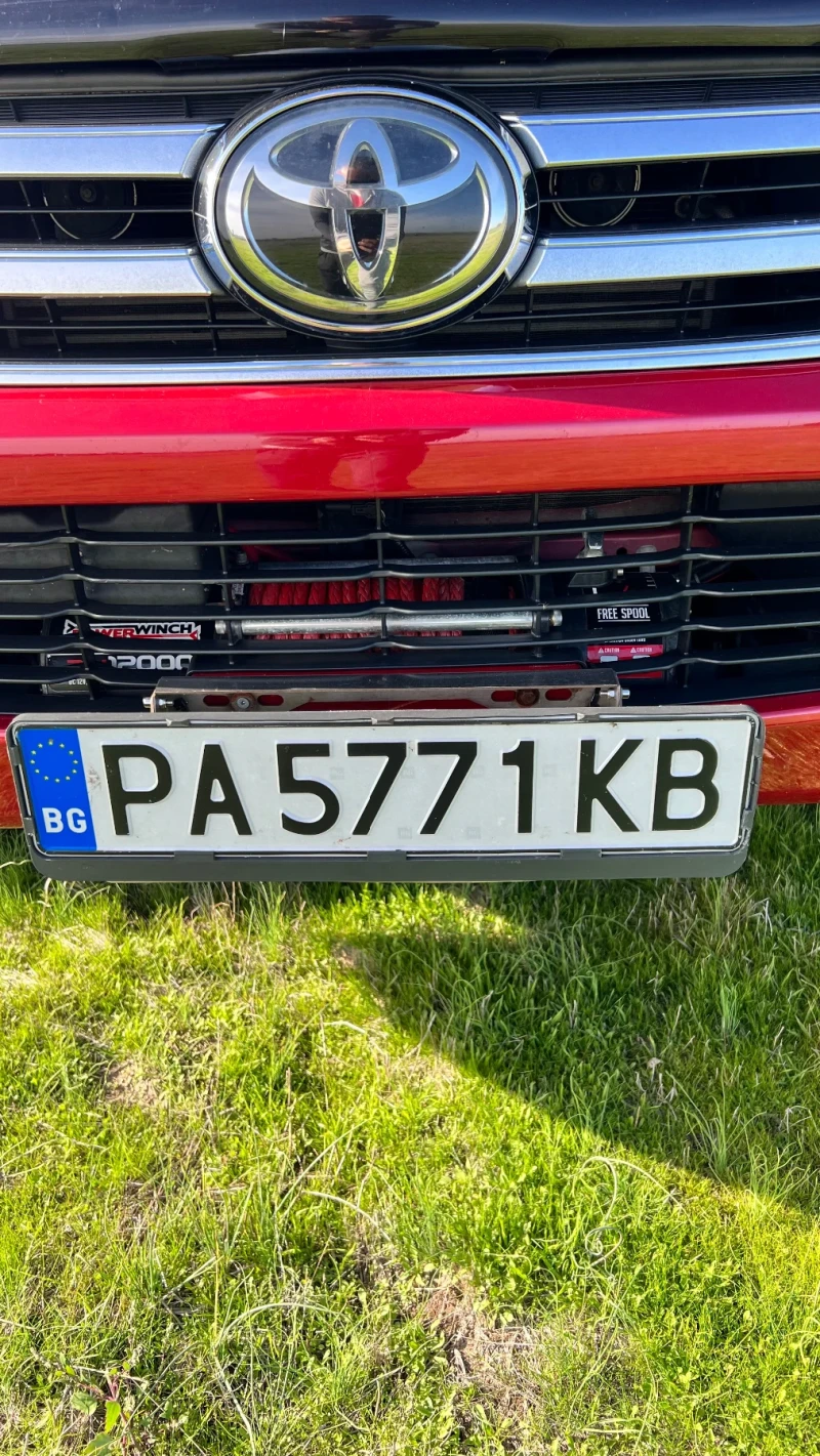 Toyota Hilux Invicible, снимка 3 - Автомобили и джипове - 52942488