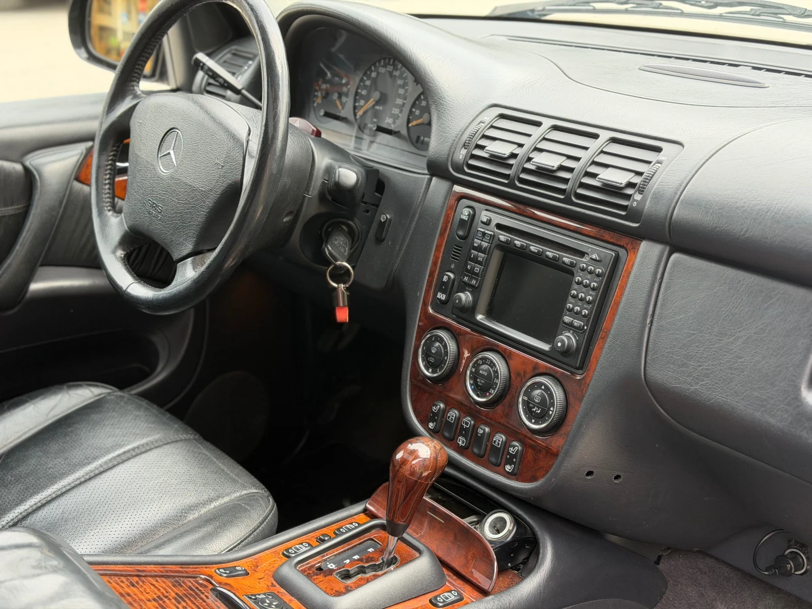 Mercedes-Benz ML 500, снимка 10 - Автомобили и джипове - 53730824