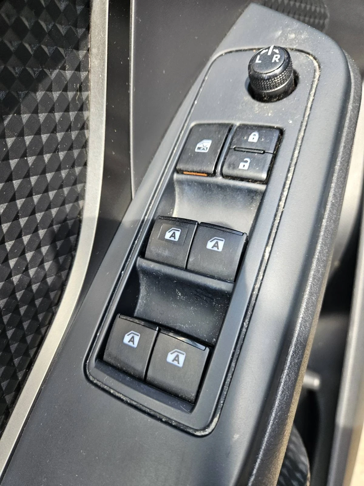 Toyota C-HR, снимка 8 - Автомобили и джипове - 54188444