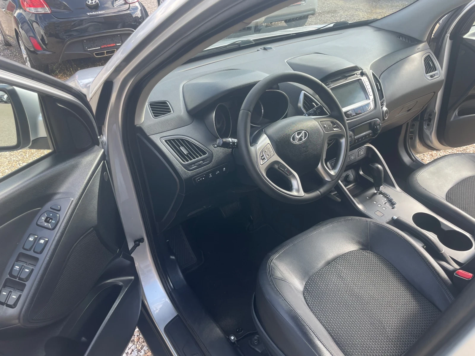Hyundai IX35 2.0i-БЕНЗИН-4х4-AVTOMATIC/NAVI-FULL-УНИКАТ, снимка 9 - Автомобили и джипове - 55191324