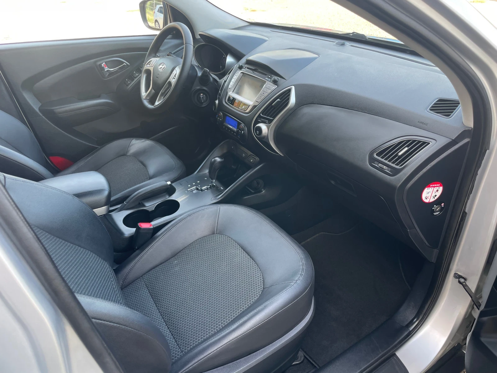 Hyundai IX35 2.0i-БЕНЗИН-4х4-AVTOMATIC/NAVI-FULL-УНИКАТ, снимка 13 - Автомобили и джипове - 55191324