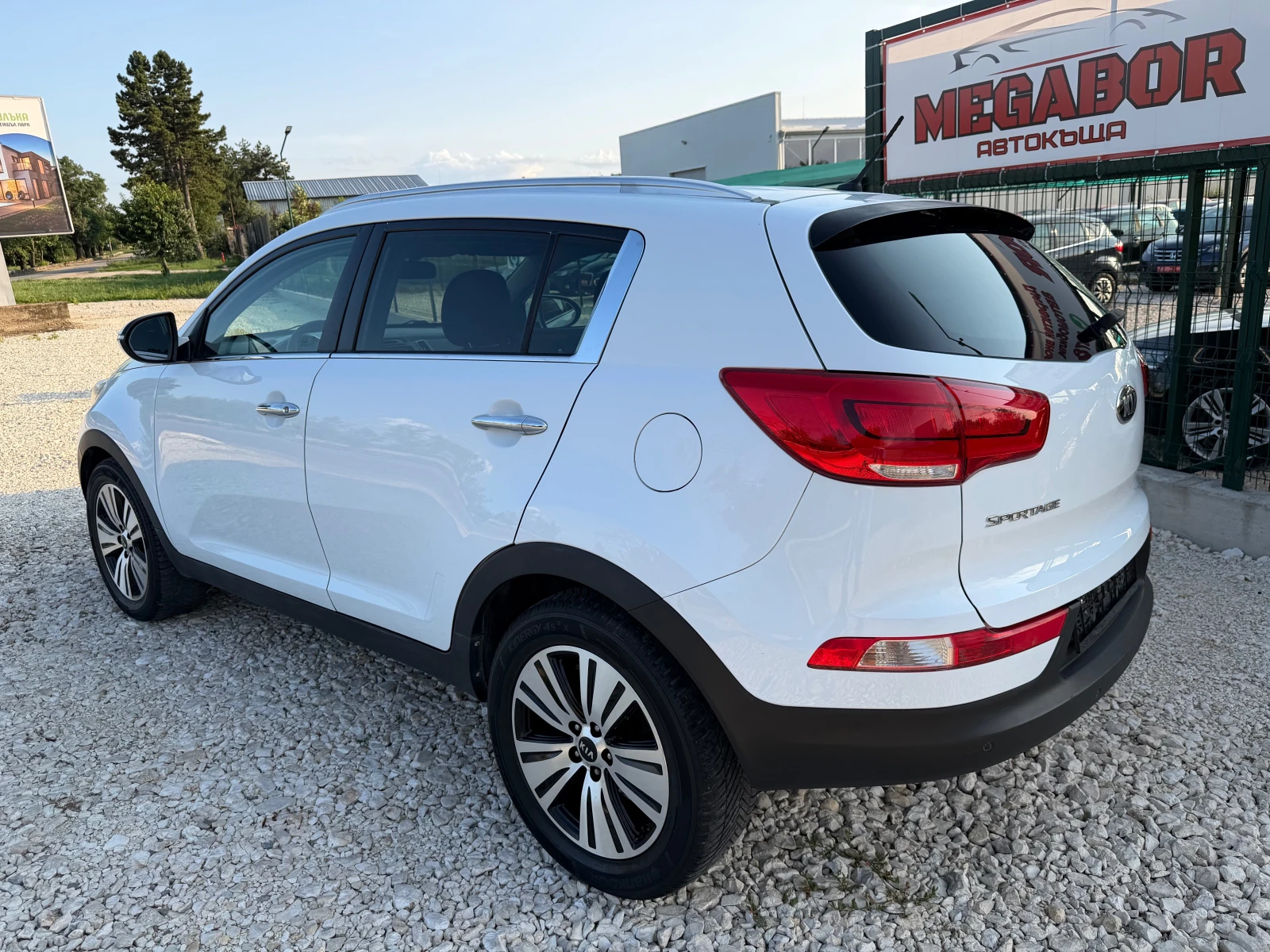 Kia Sportage 1.7CRDi/116p.s-Facelift/Navi-Euro 5!!!, снимка 4 - Автомобили и джипове - 55505042