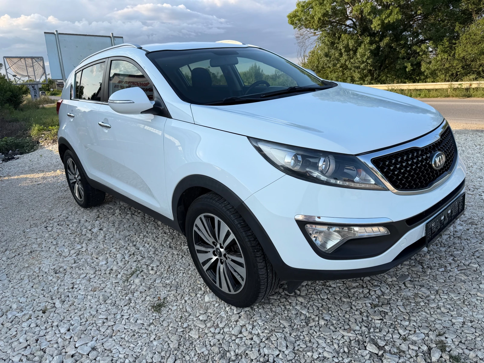 Kia Sportage 1.7CRDi/116p.s-Facelift/Navi-Euro 5!!!, снимка 2 - Автомобили и джипове - 55505042