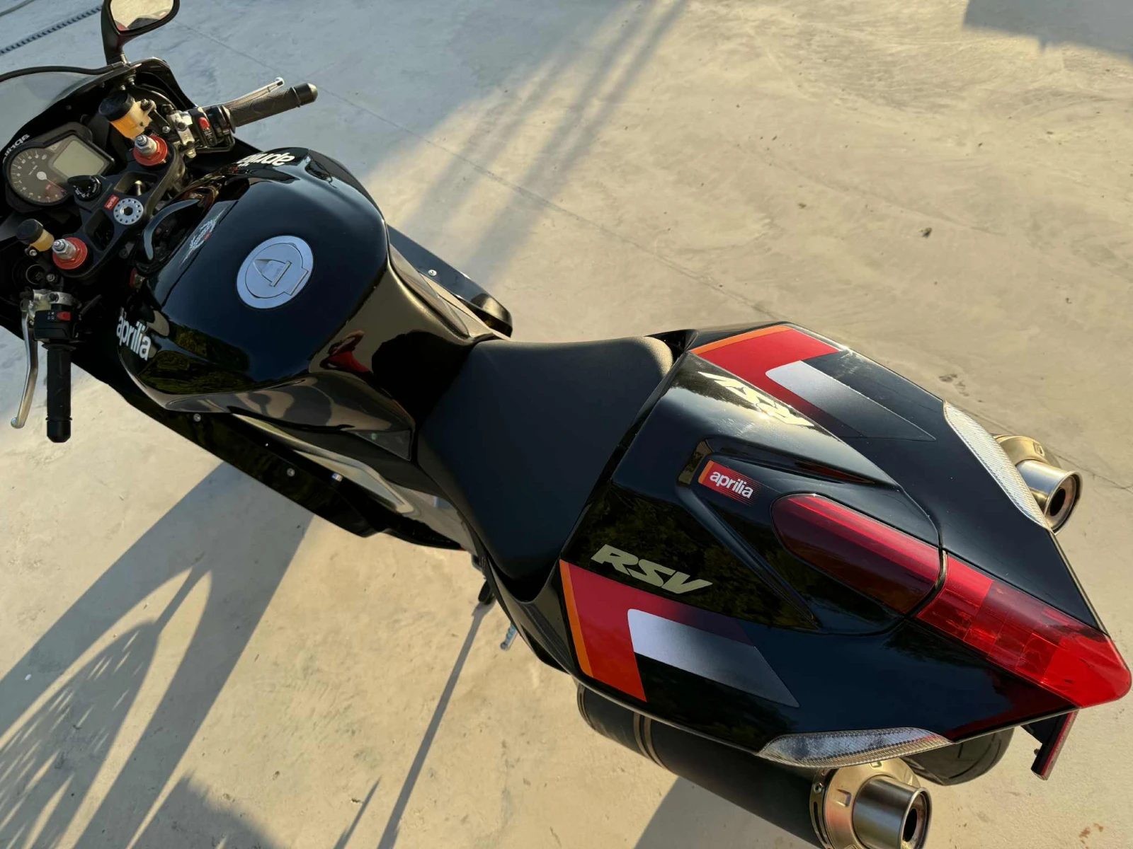 Aprilia RSV4 RSV-R 1000 - изображение 4