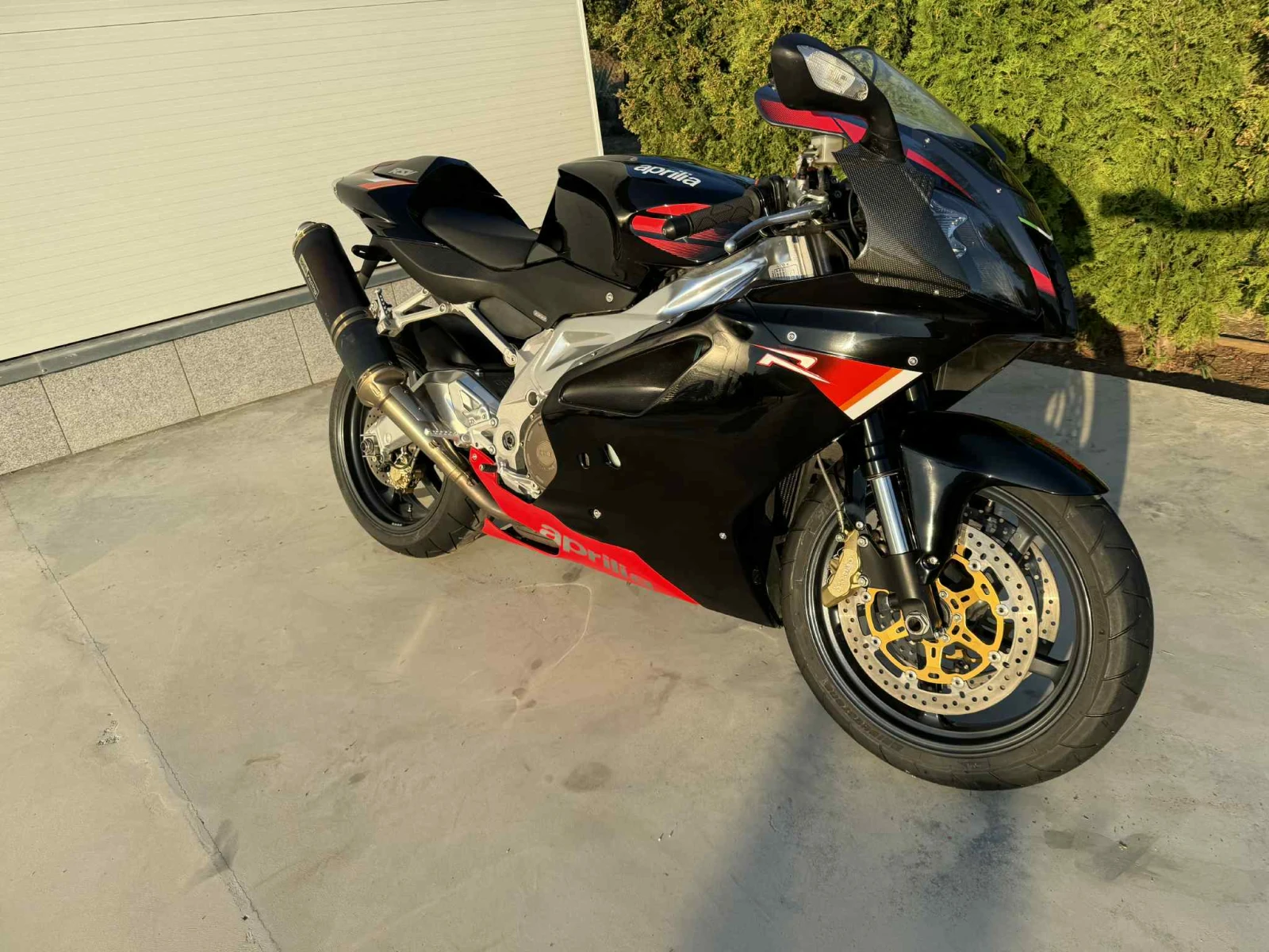 Aprilia RSV4 RSV-R 1000 - изображение 2