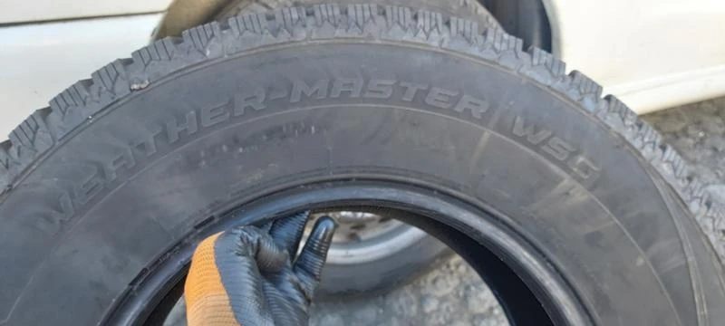 Гуми Зимни 255/70R16, снимка 6 - Гуми и джанти - 30923447