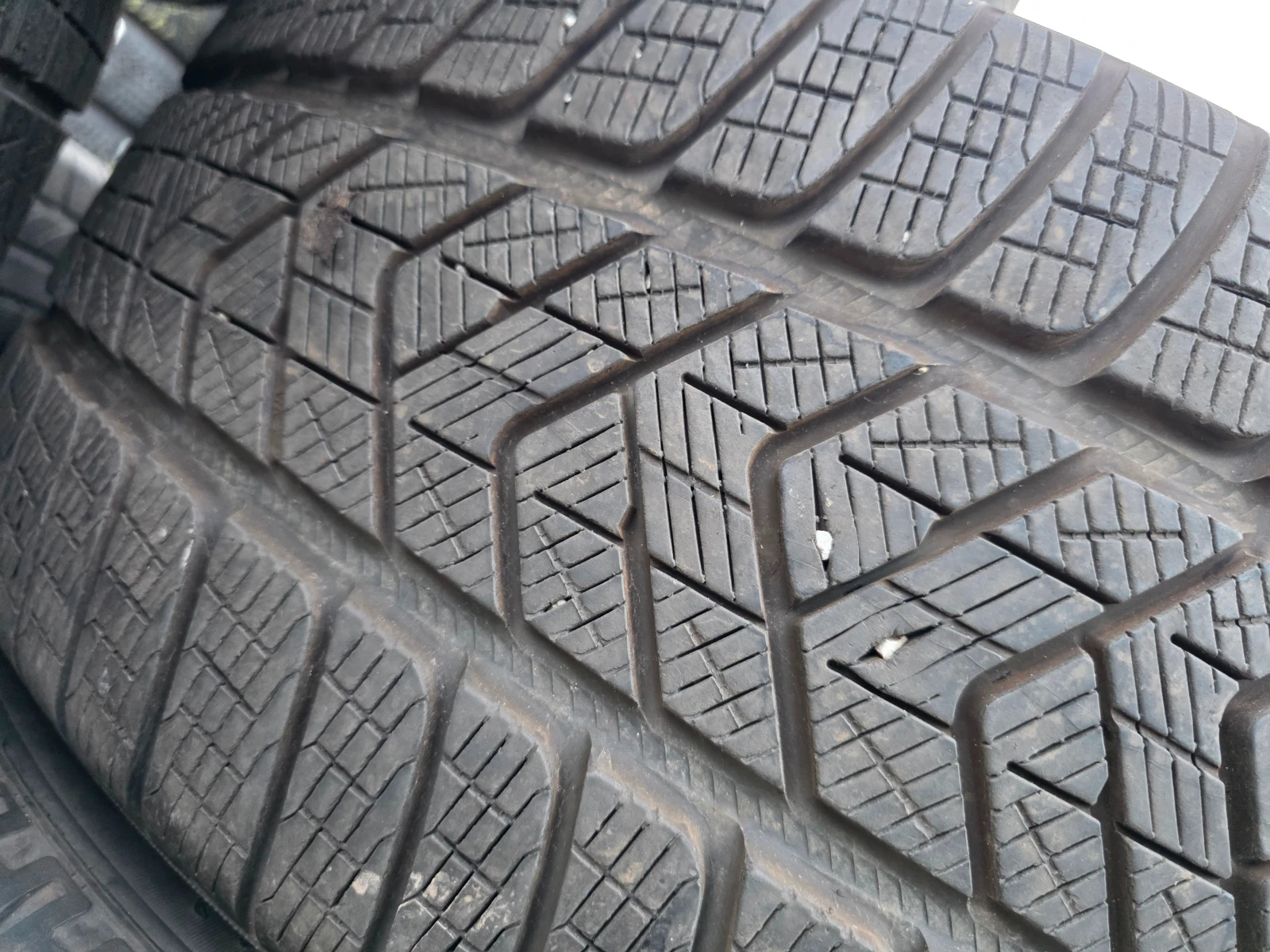 Гуми Зимни 275/45R20, снимка 3 - Гуми и джанти - 56661509