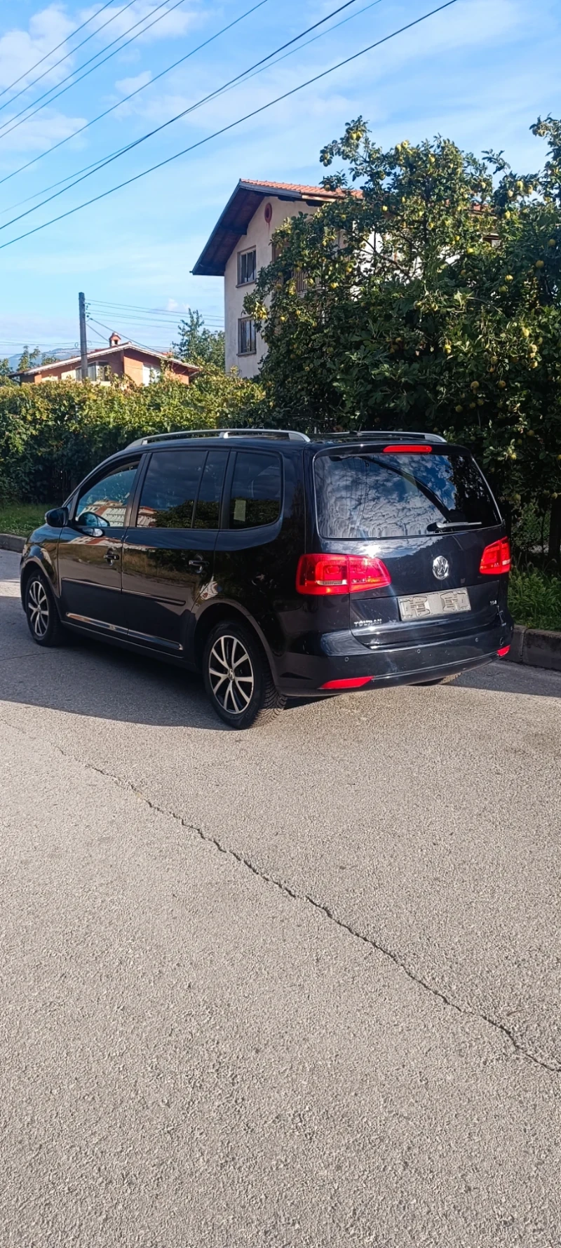 VW Touran 1.6TDI, снимка 3 - Автомобили и джипове - 47296712