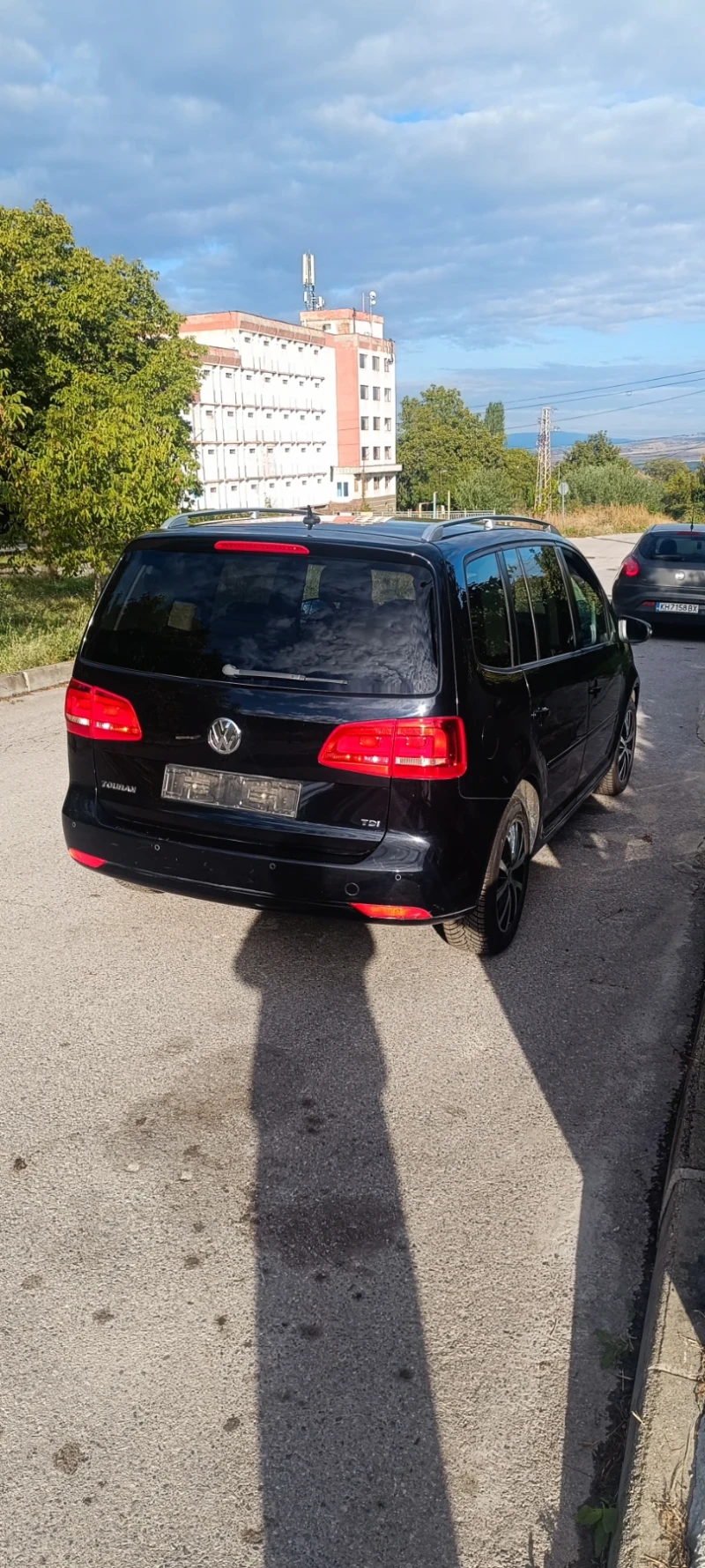 VW Touran 1.6TDI, снимка 4 - Автомобили и джипове - 47296712