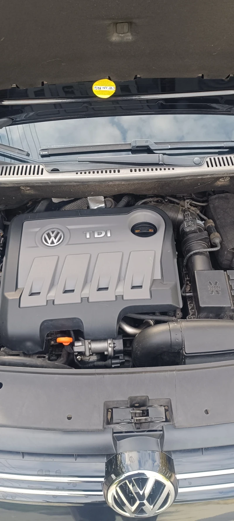 VW Touran 1.6TDI, снимка 11 - Автомобили и джипове - 47296712