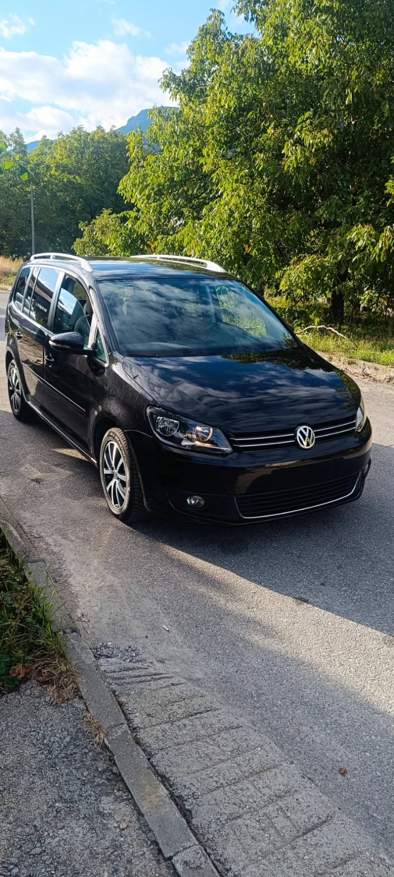 VW Touran 1.6TDI, снимка 1 - Автомобили и джипове - 47296712