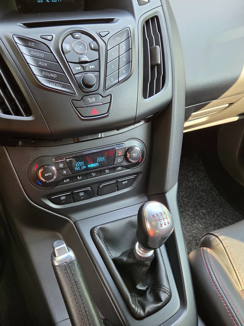 Ford Focus ST 2.0, снимка 11 - Автомобили и джипове - 52772383