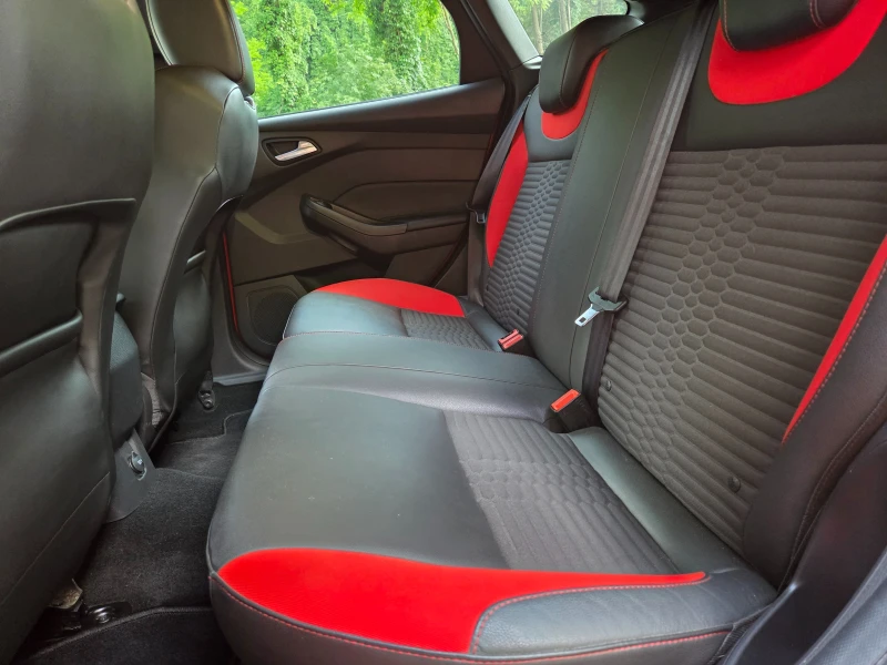 Ford Focus ST 2.0, снимка 15 - Автомобили и джипове - 52772383