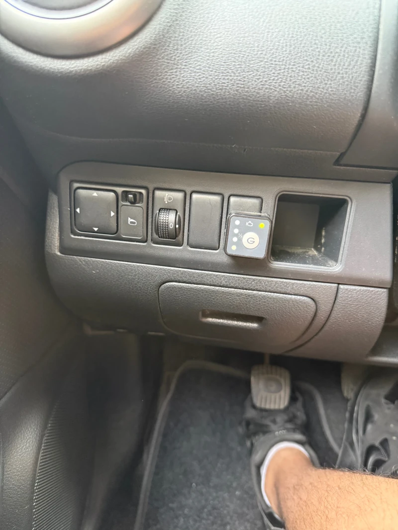 Nissan Note 1.6, снимка 6 - Автомобили и джипове - 52772367