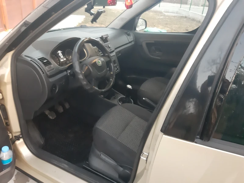 Skoda Roomster 1.6 TDI 90 K.C. SCOUT, снимка 15 - Автомобили и джипове - 52281039