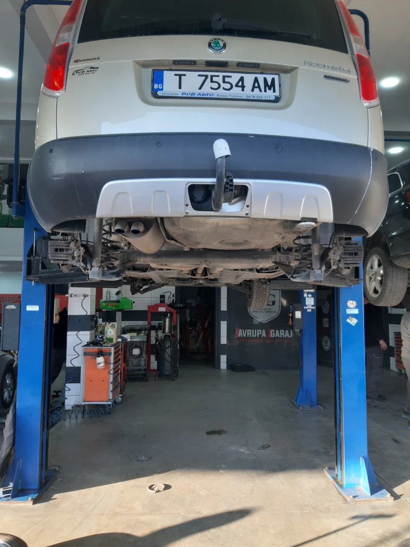 Skoda Roomster 1.6 TDI 90 K.C. SCOUT, снимка 17 - Автомобили и джипове - 52281039