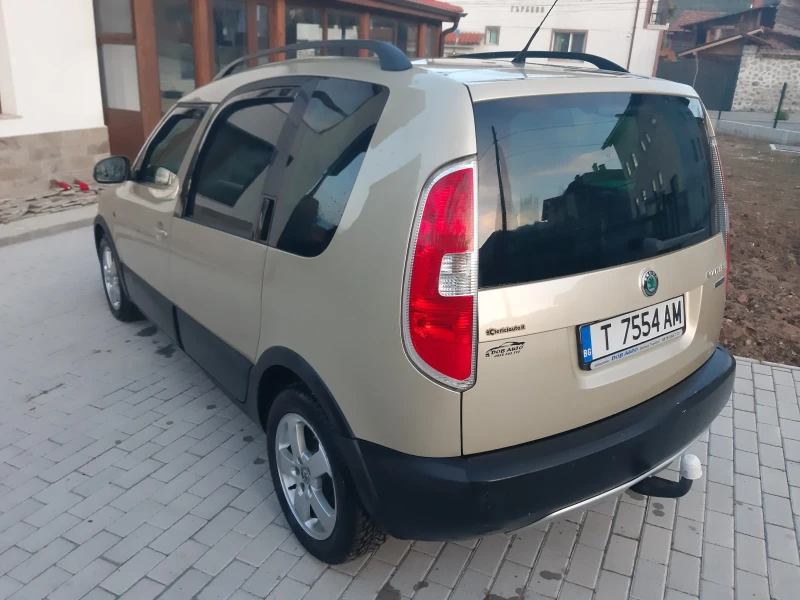 Skoda Roomster 1.6 TDI 90 K.C. SCOUT, снимка 6 - Автомобили и джипове - 52281039