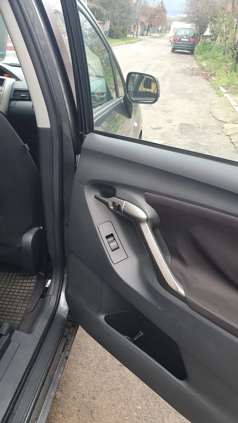 Toyota Verso, снимка 9 - Автомобили и джипове - 52575709